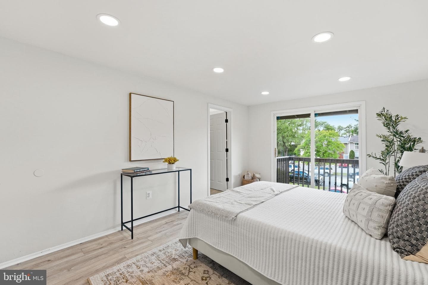 208 Willow Ter photo 10