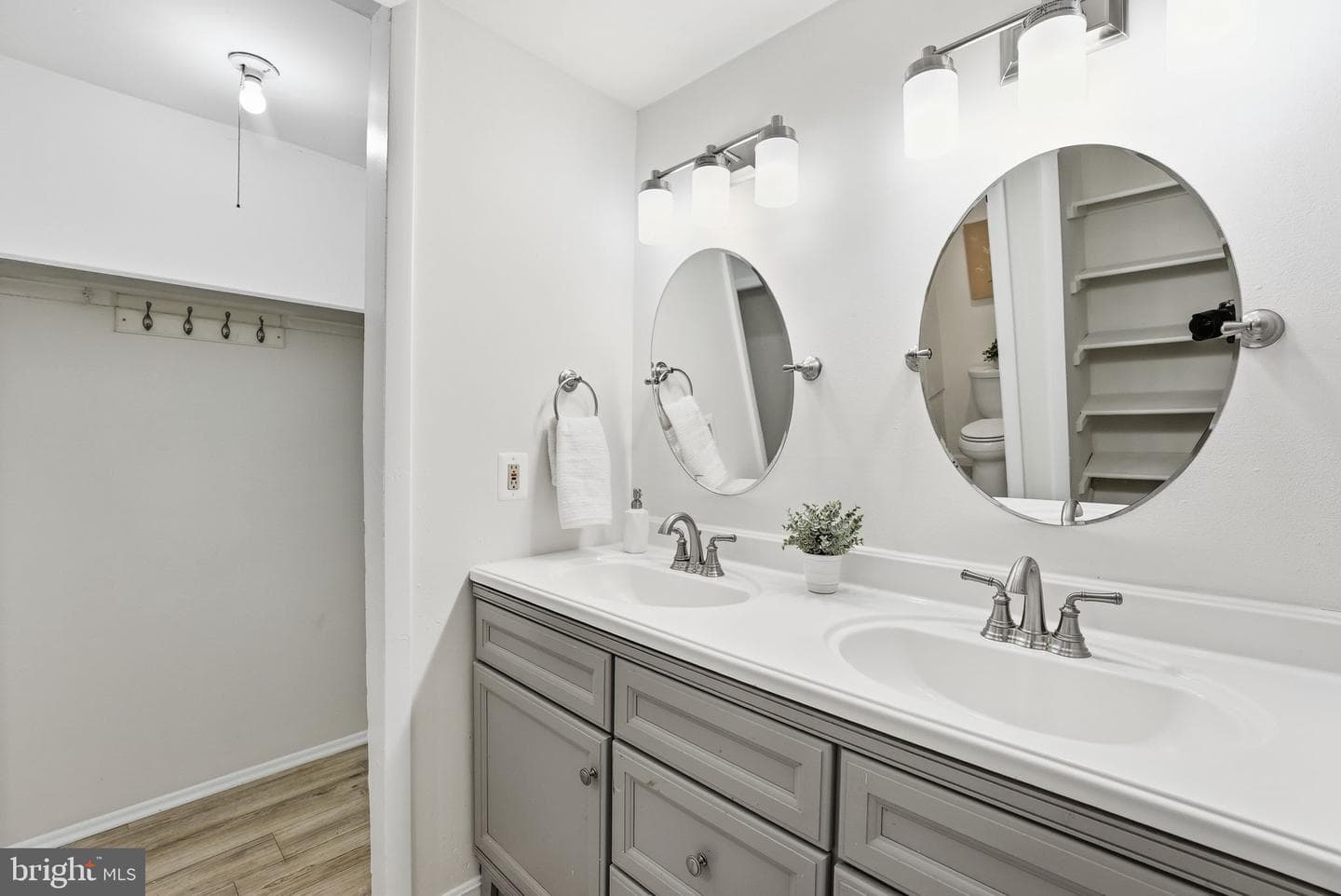 208 Willow Ter photo 14