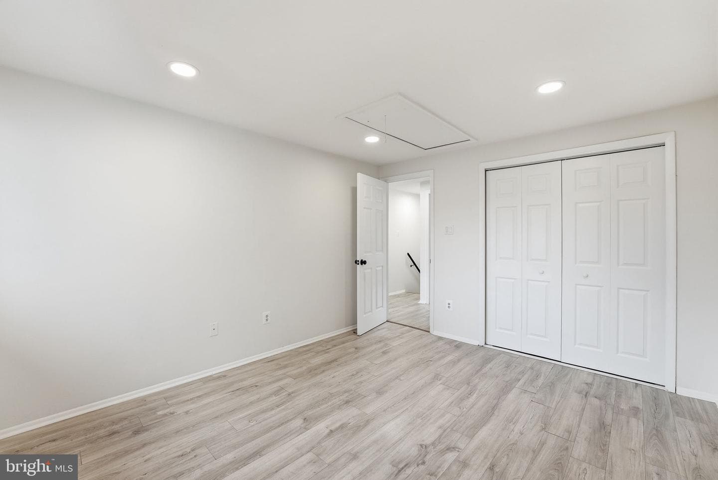 208 Willow Ter photo 19