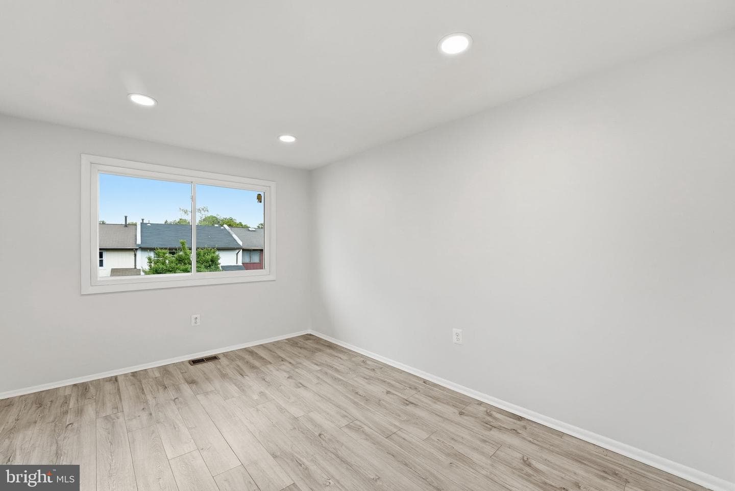 208 Willow Ter photo 21