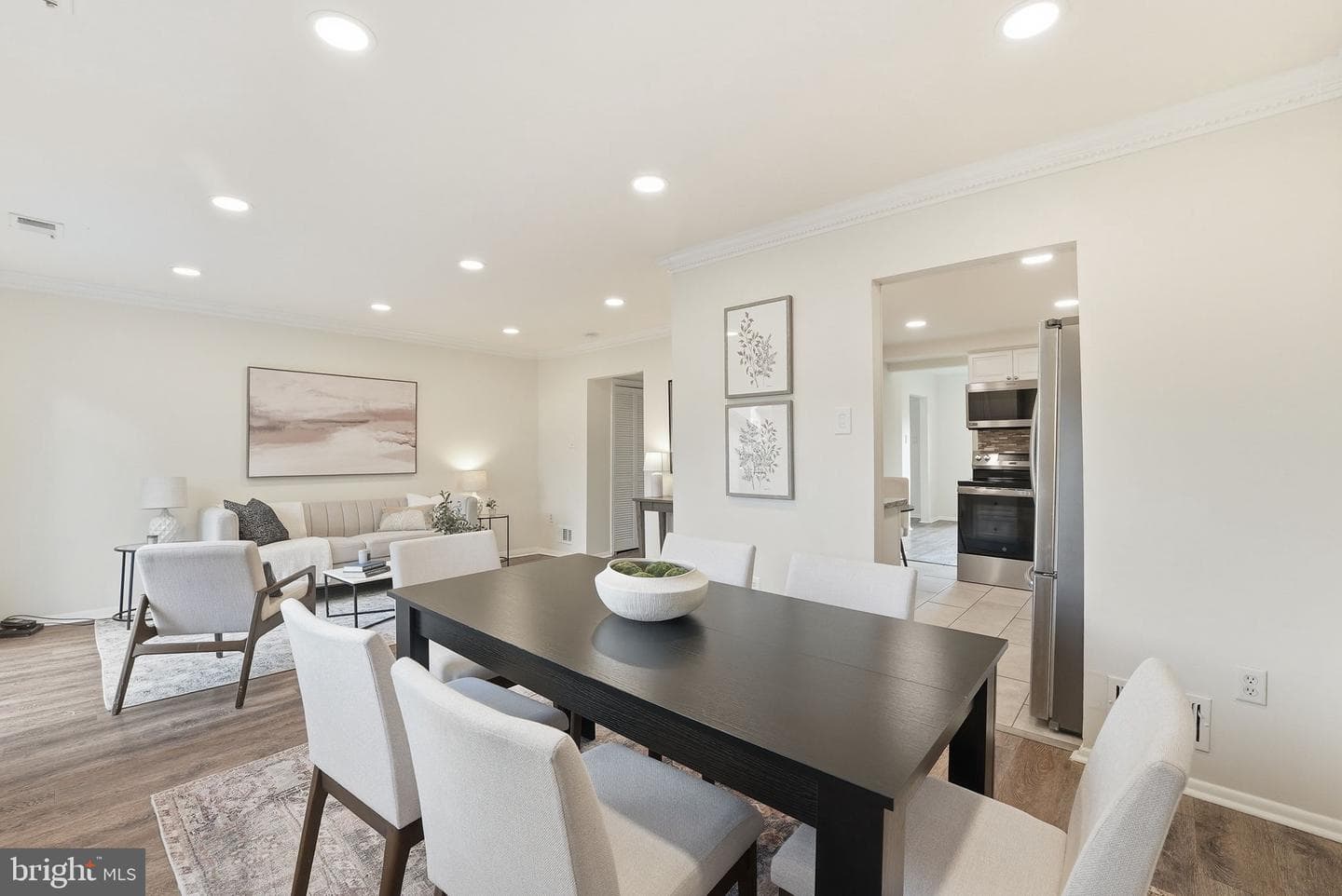 208 Willow Ter photo 3