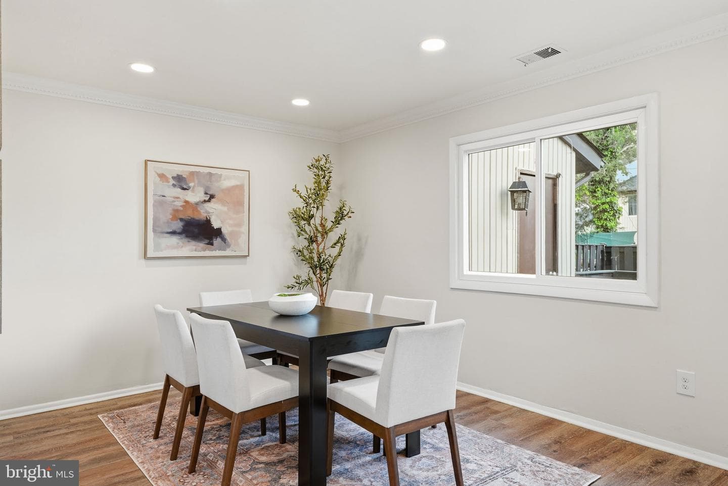 208 Willow Ter photo 8