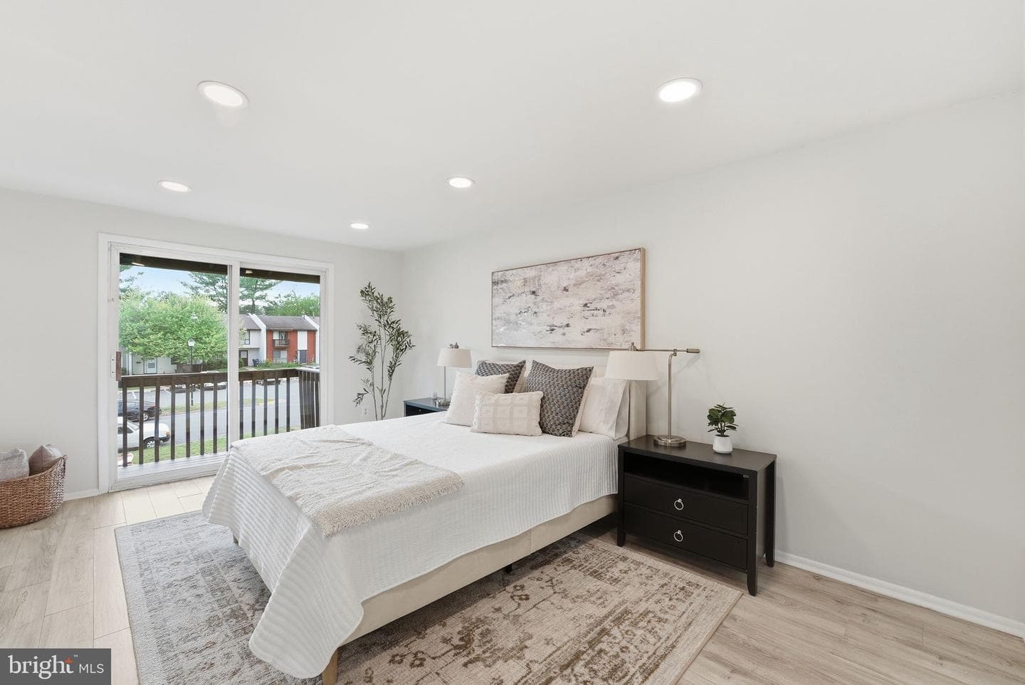 208 Willow Ter photo 9