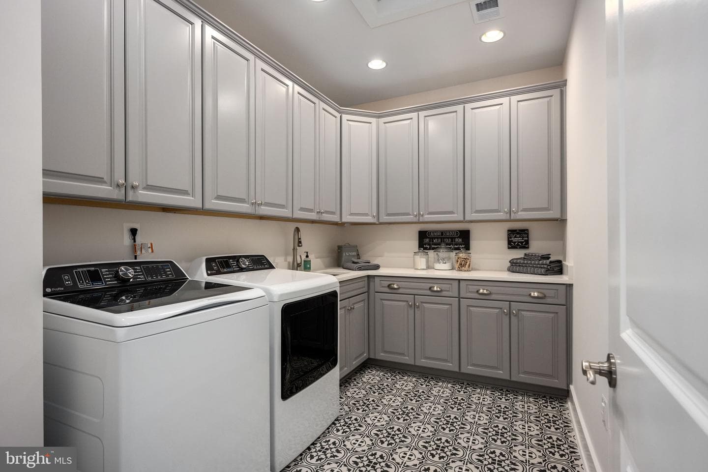 36660 Heskett photo 19