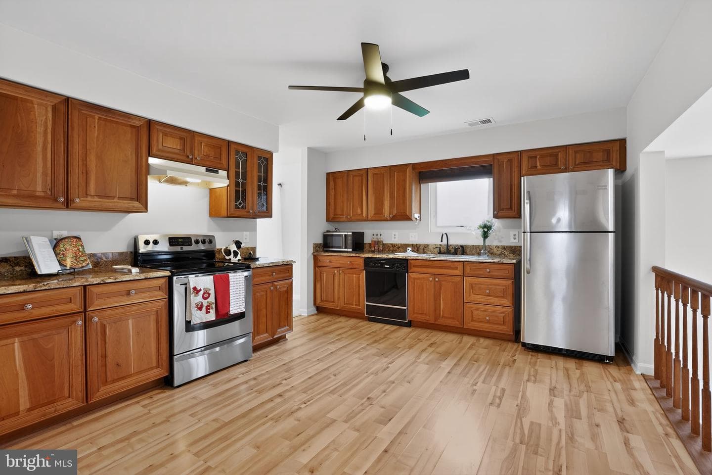 306 Lounsbury Court NE photo 3