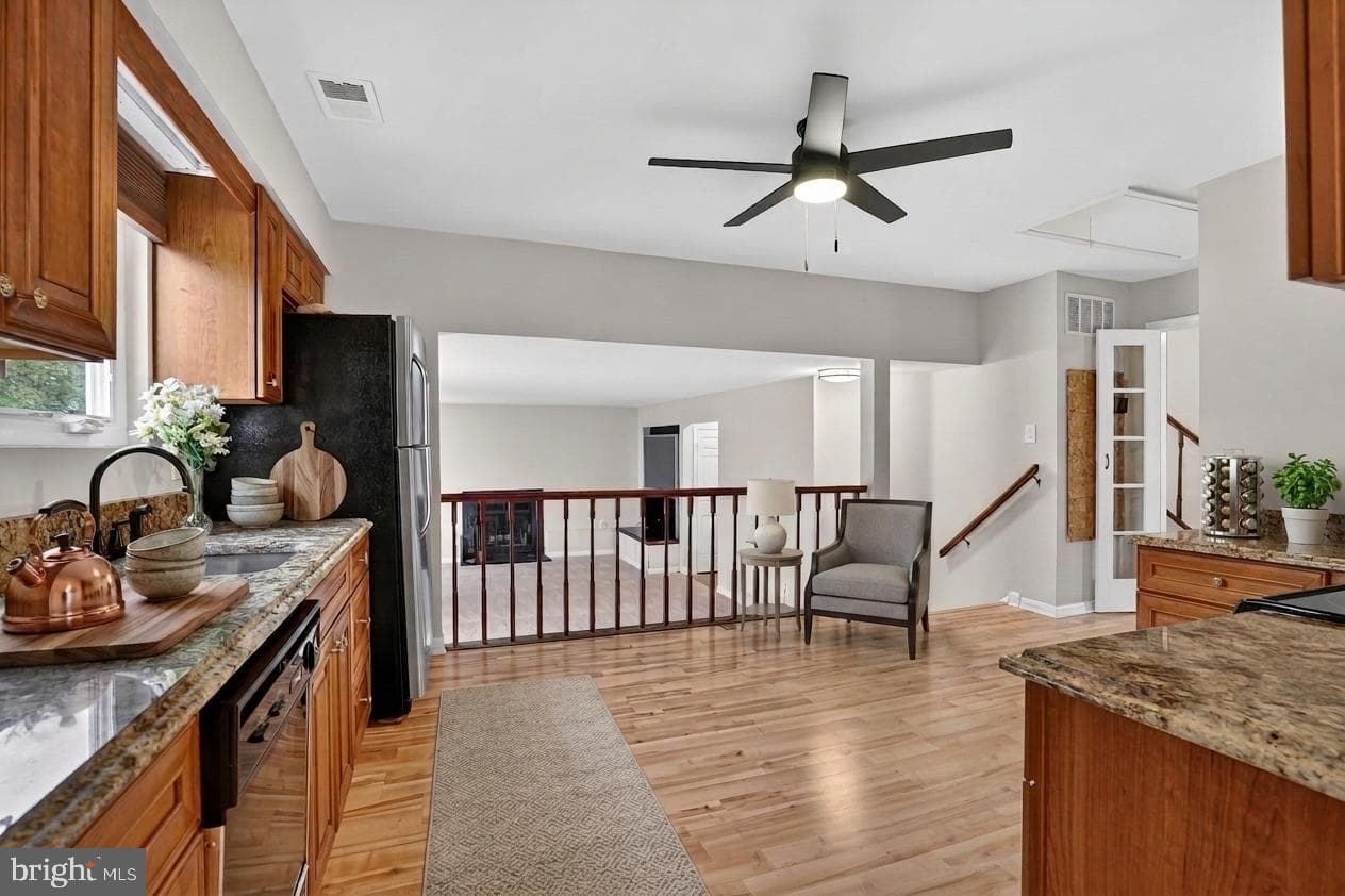 306 Lounsbury Court NE photo 5