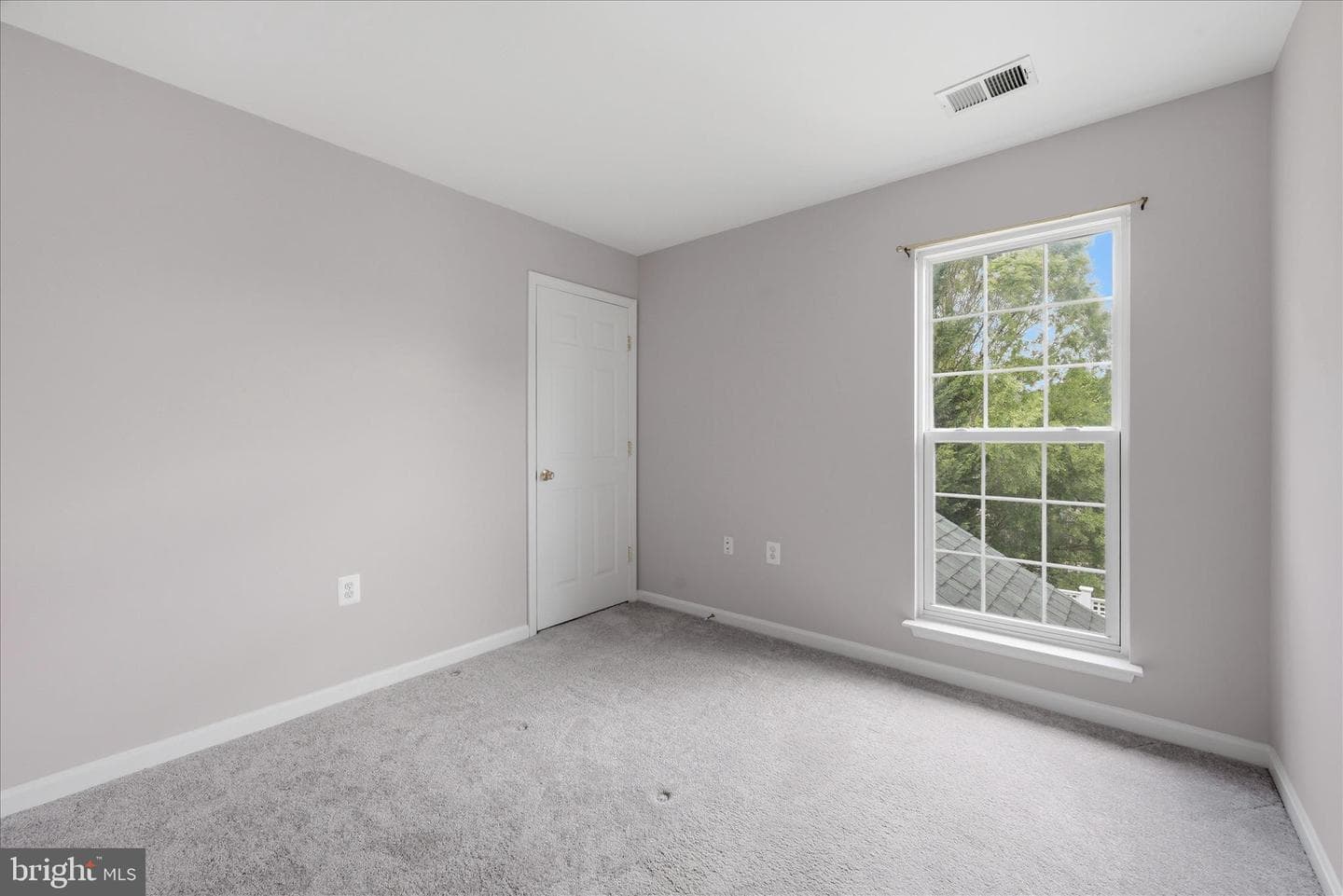 624 Newington Place NE photo 37
