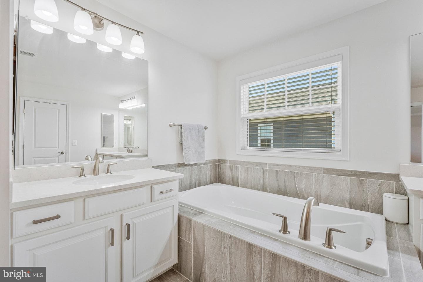 1007 Themis Street SE photo 32