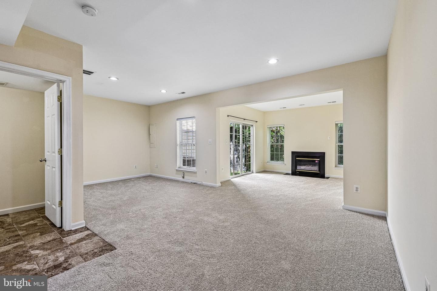 26071 Nimbleton Square photo 46