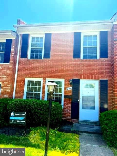 220 N Sterling Boulevard photo 3