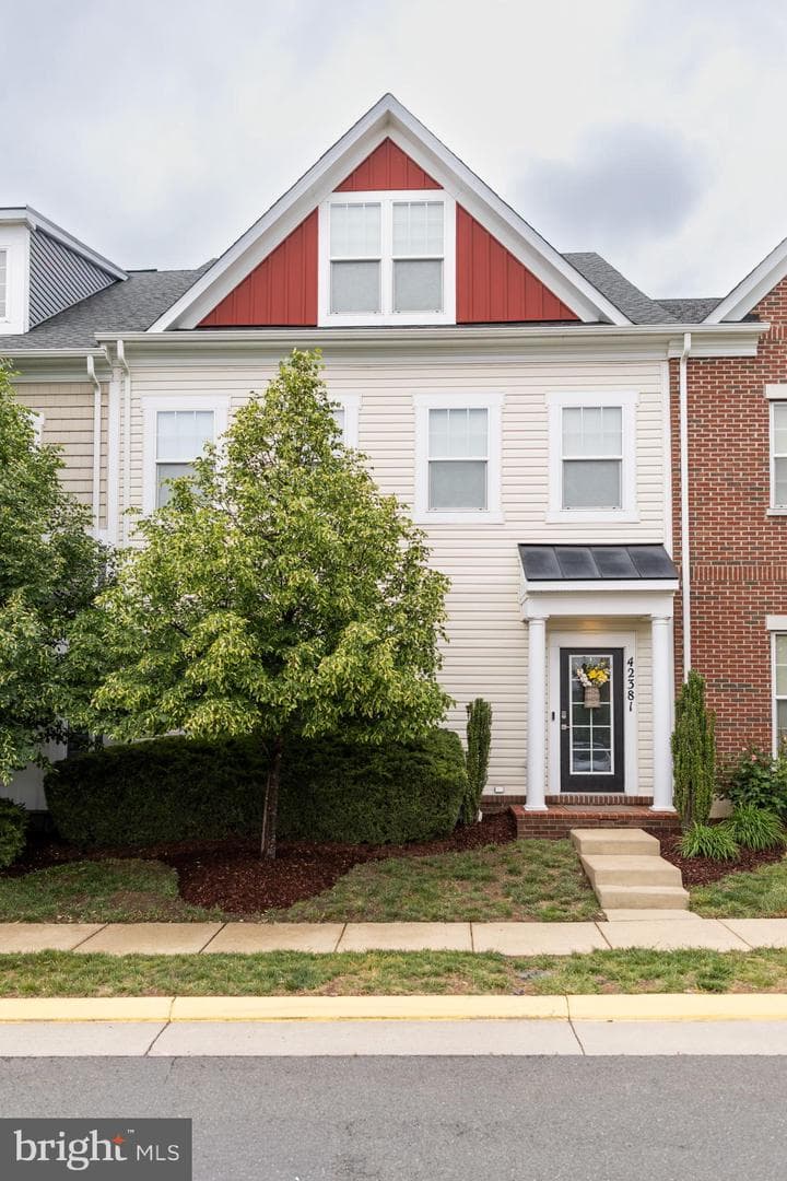 42381 Rosalind St photo 2