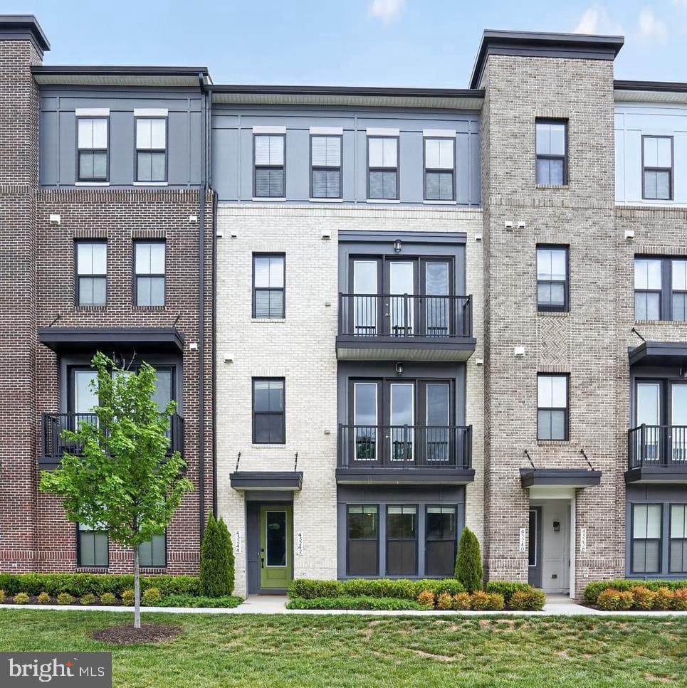 43242 Farringdon Sq photo 1