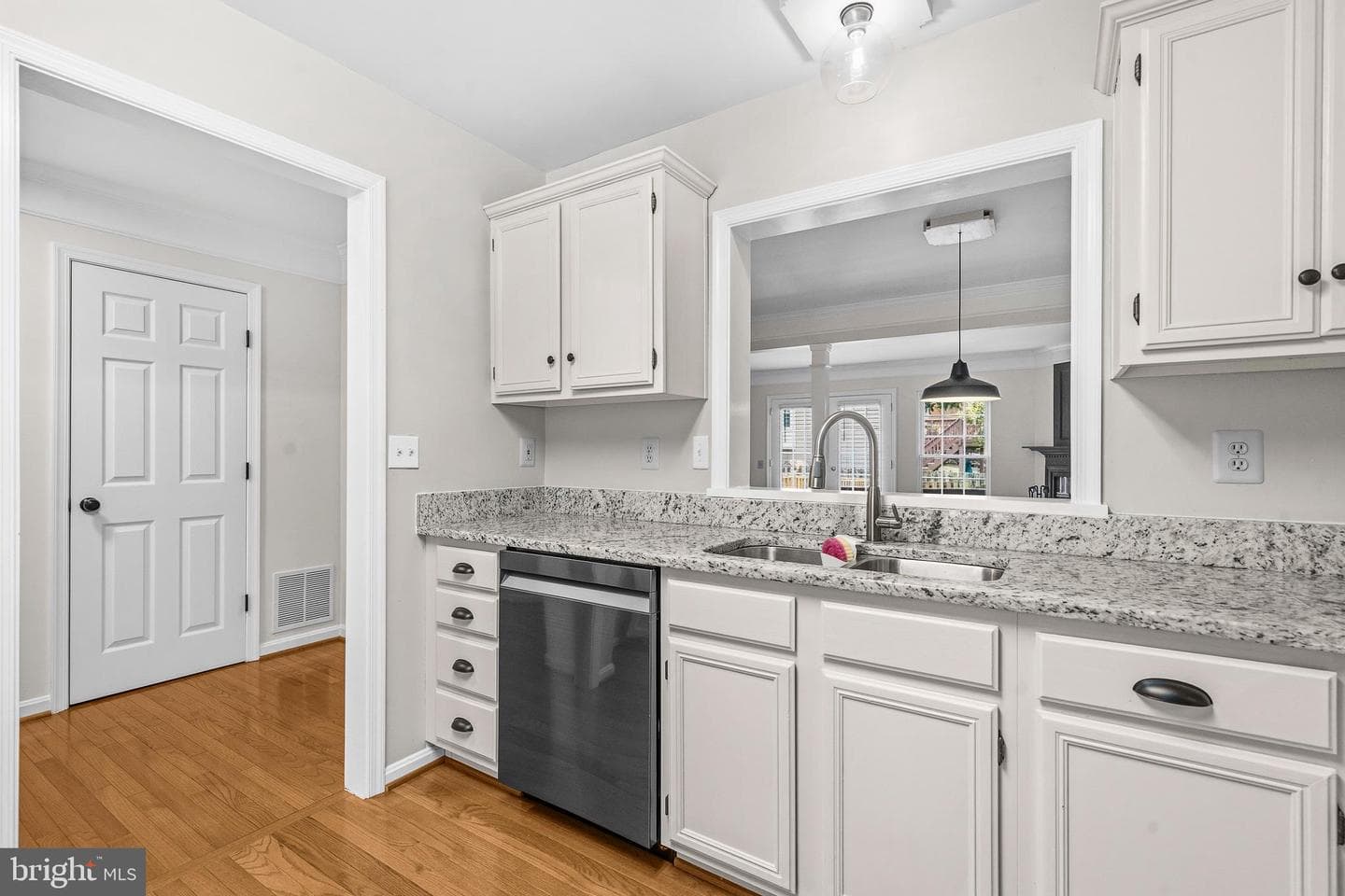 540 Currant Terrace NE photo 15