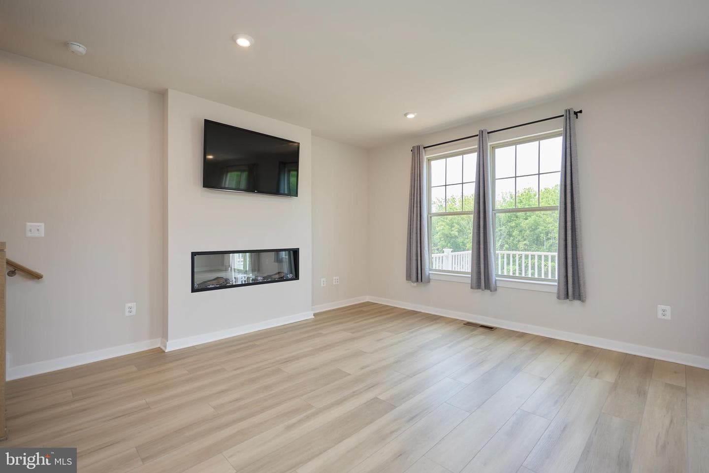 1035 Venifena Terrace SE photo 8