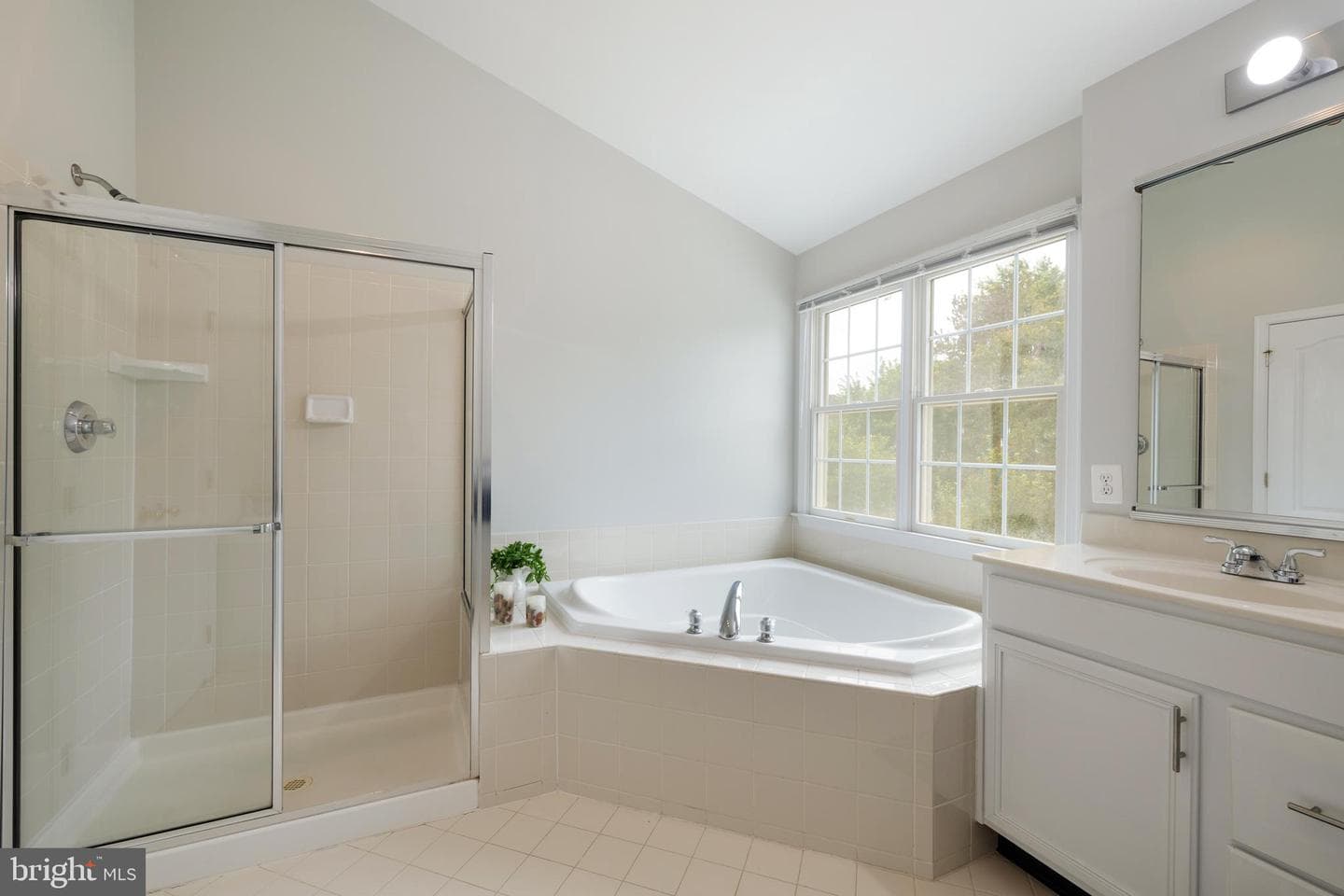 22829 Queensbridge Drive photo 33
