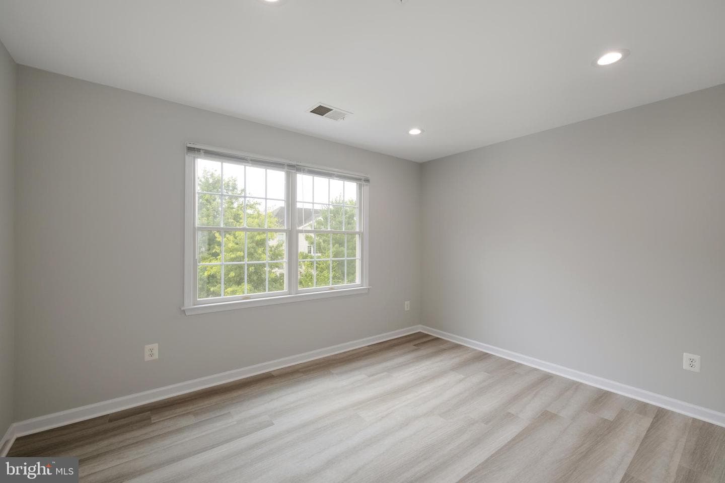 22829 Queensbridge Drive photo 35