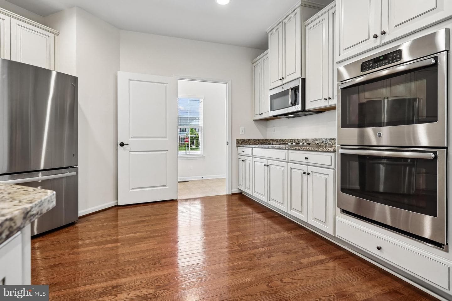41657 Mcmonagle Square photo 6