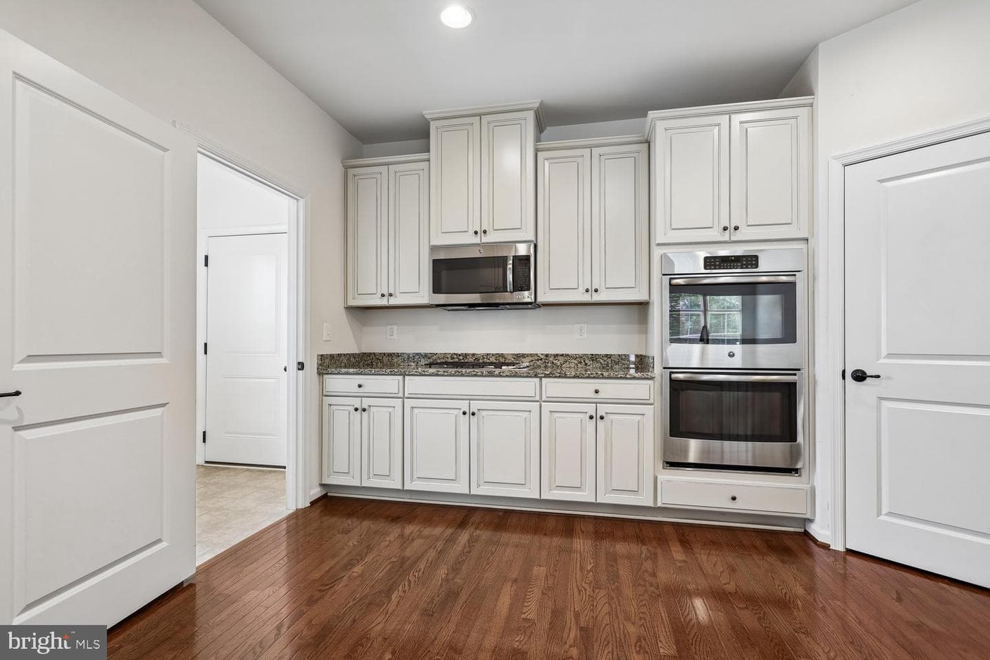 41657 Mcmonagle Square photo 8