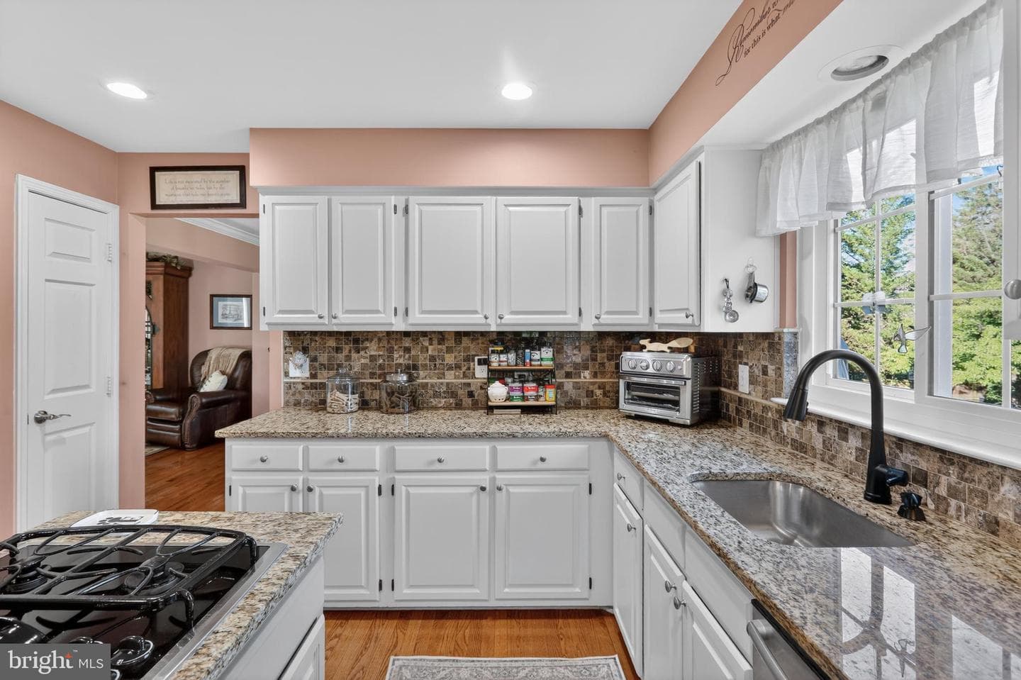 108 Bethal Court SW photo 4