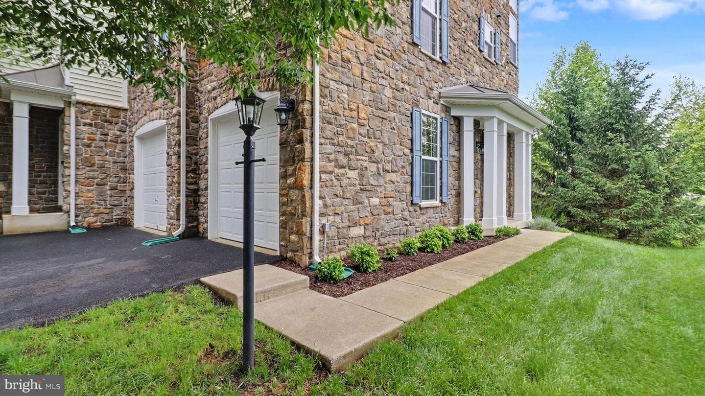 42371 Trellis Square, Brambleton