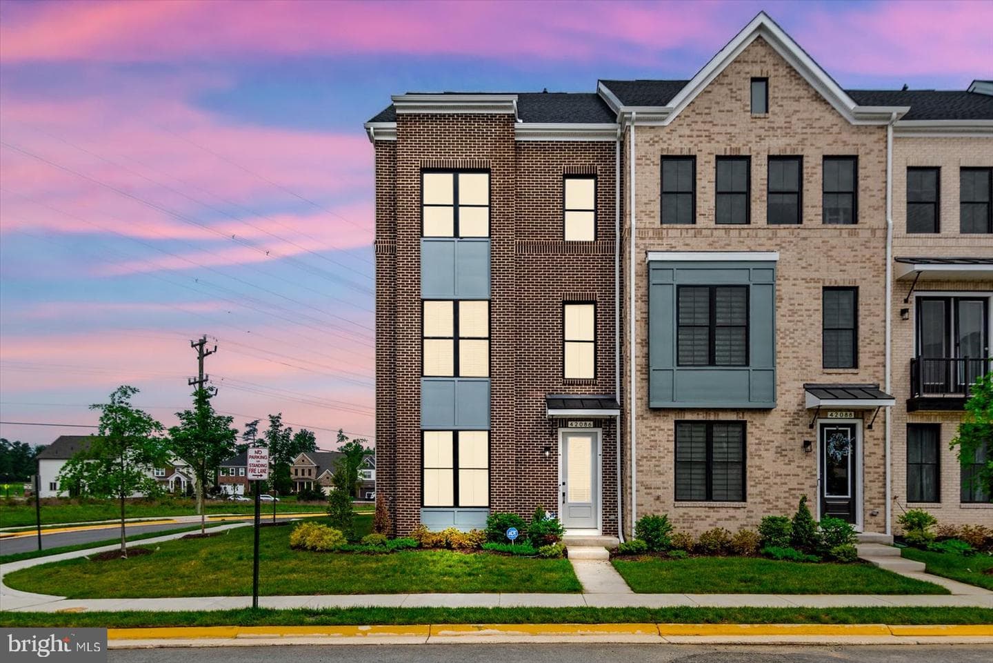 42086 Picasso Square, Brambleton