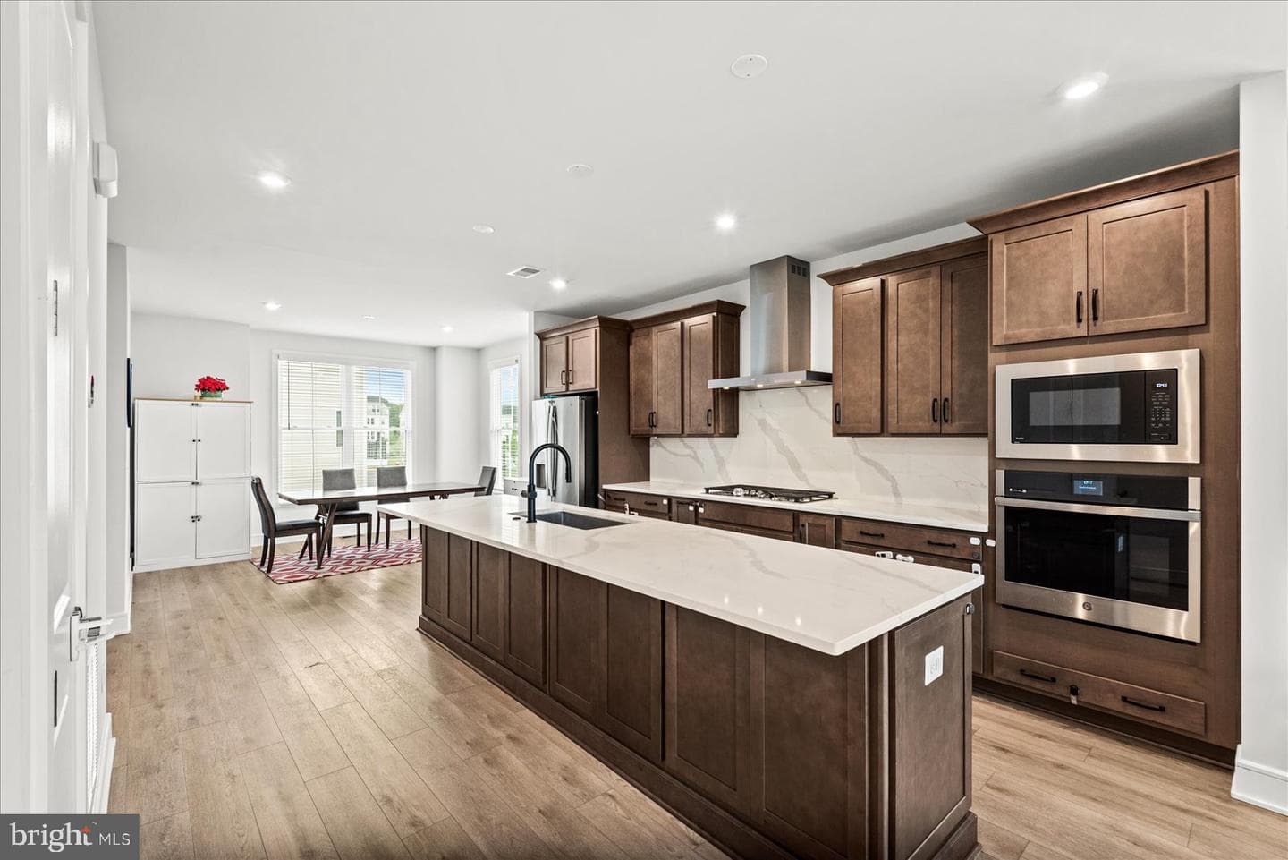 42086 Picasso Square photo 12