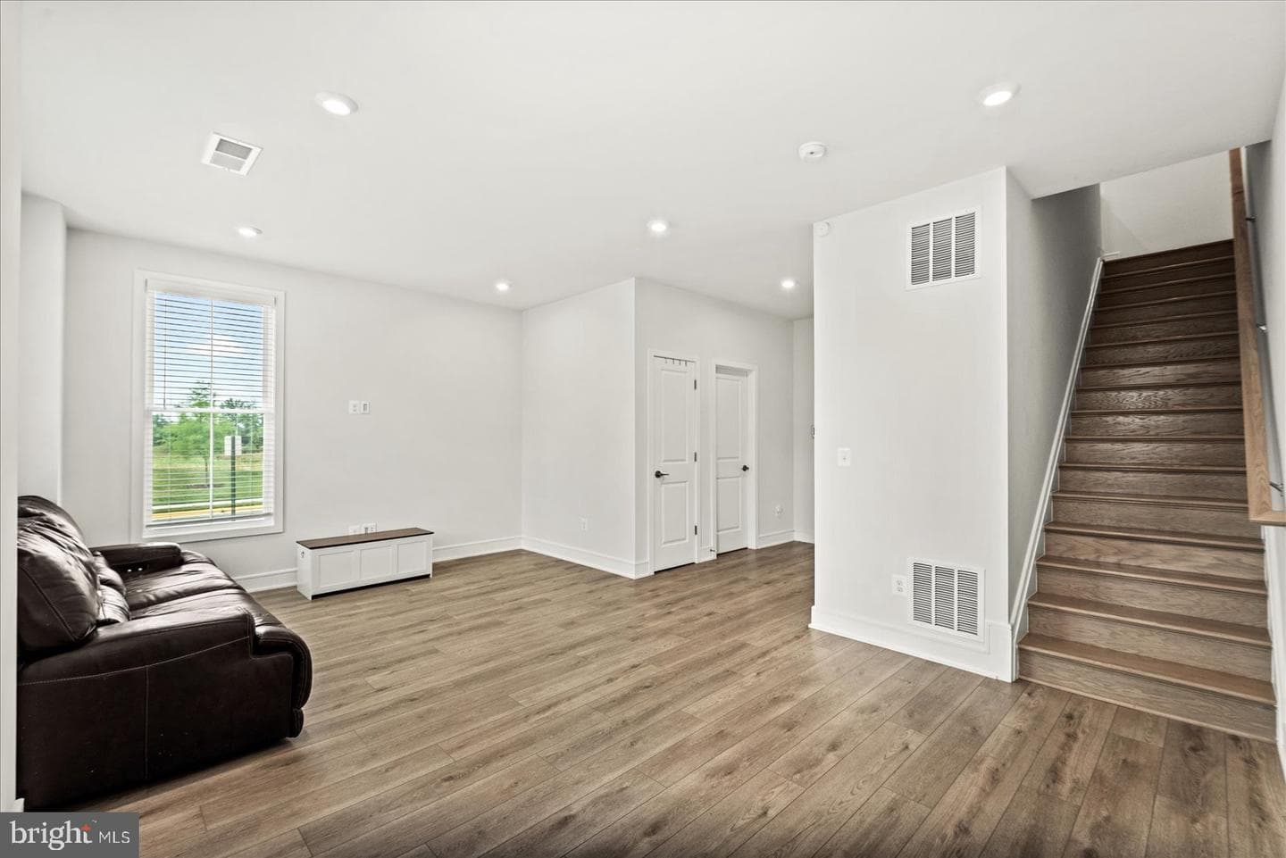 42086 Picasso Square, Brambleton