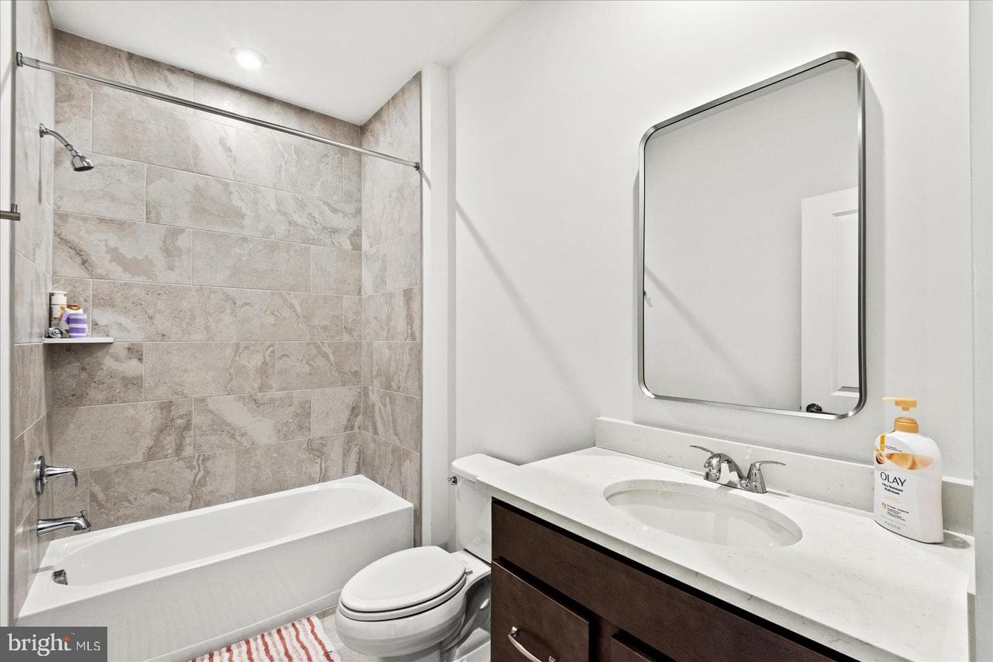42086 Picasso Square photo 24
