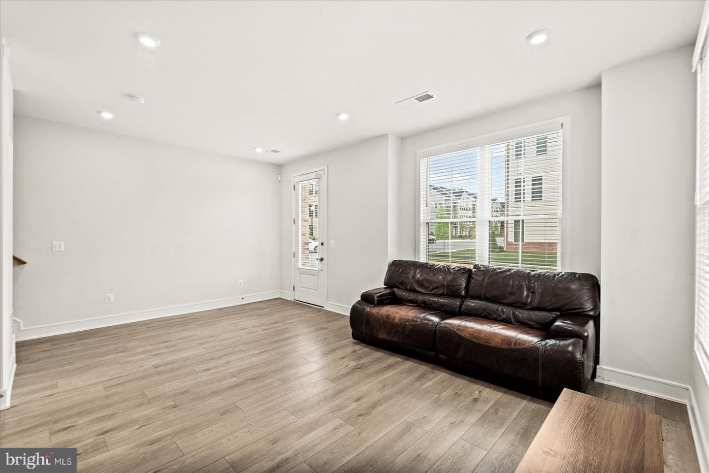 42086 Picasso Square photo 3
