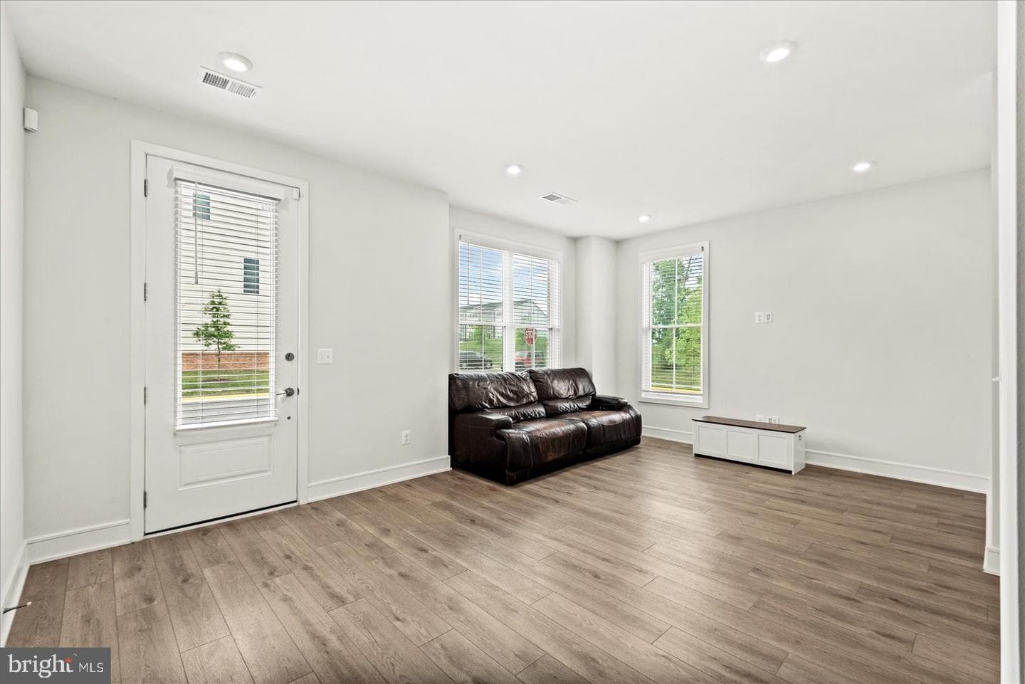 42086 Picasso Square photo 4