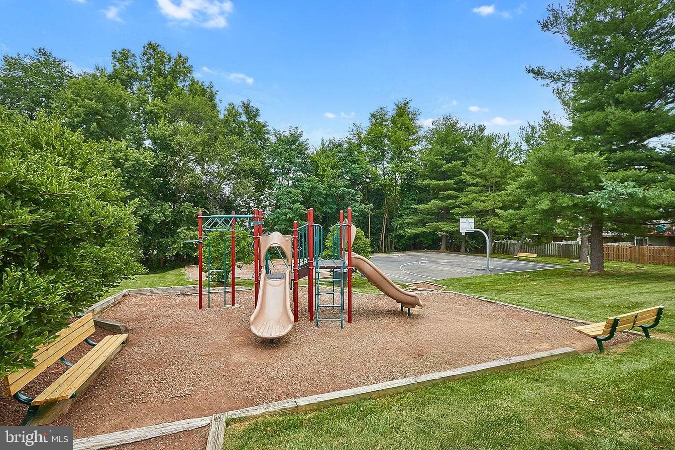 124 Oliver Court photo 59