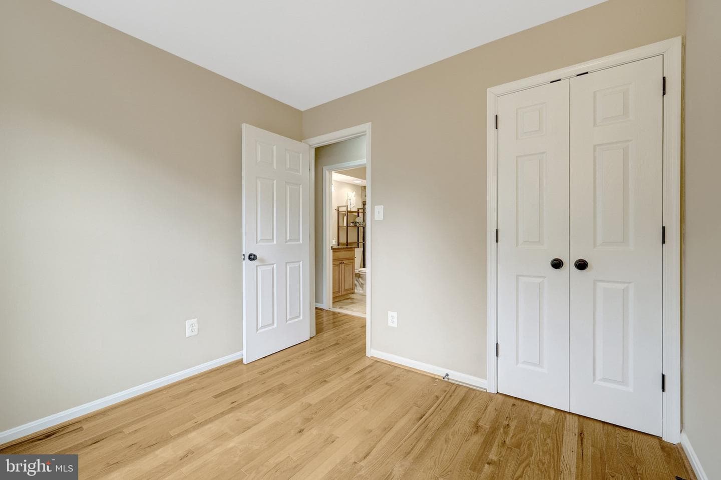 45610 Whitcomb Square photo 28
