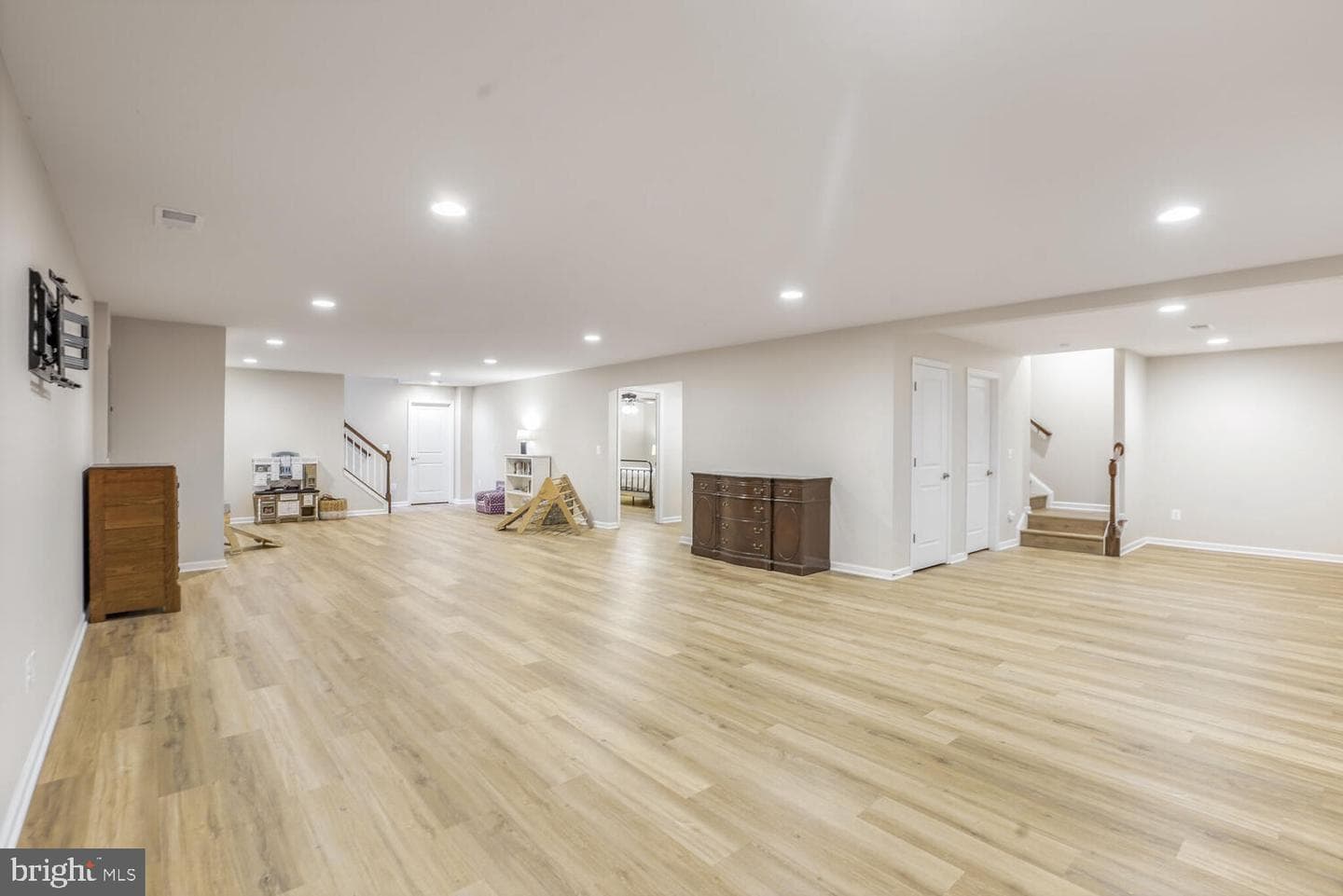 1010 Laconian Street SE photo 38