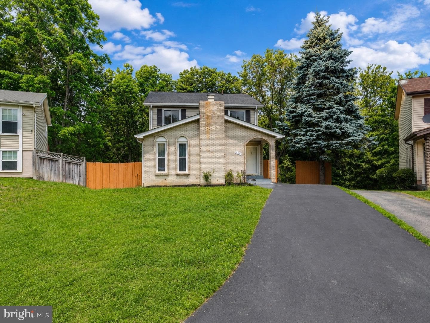 310 Newman Court, Sterling