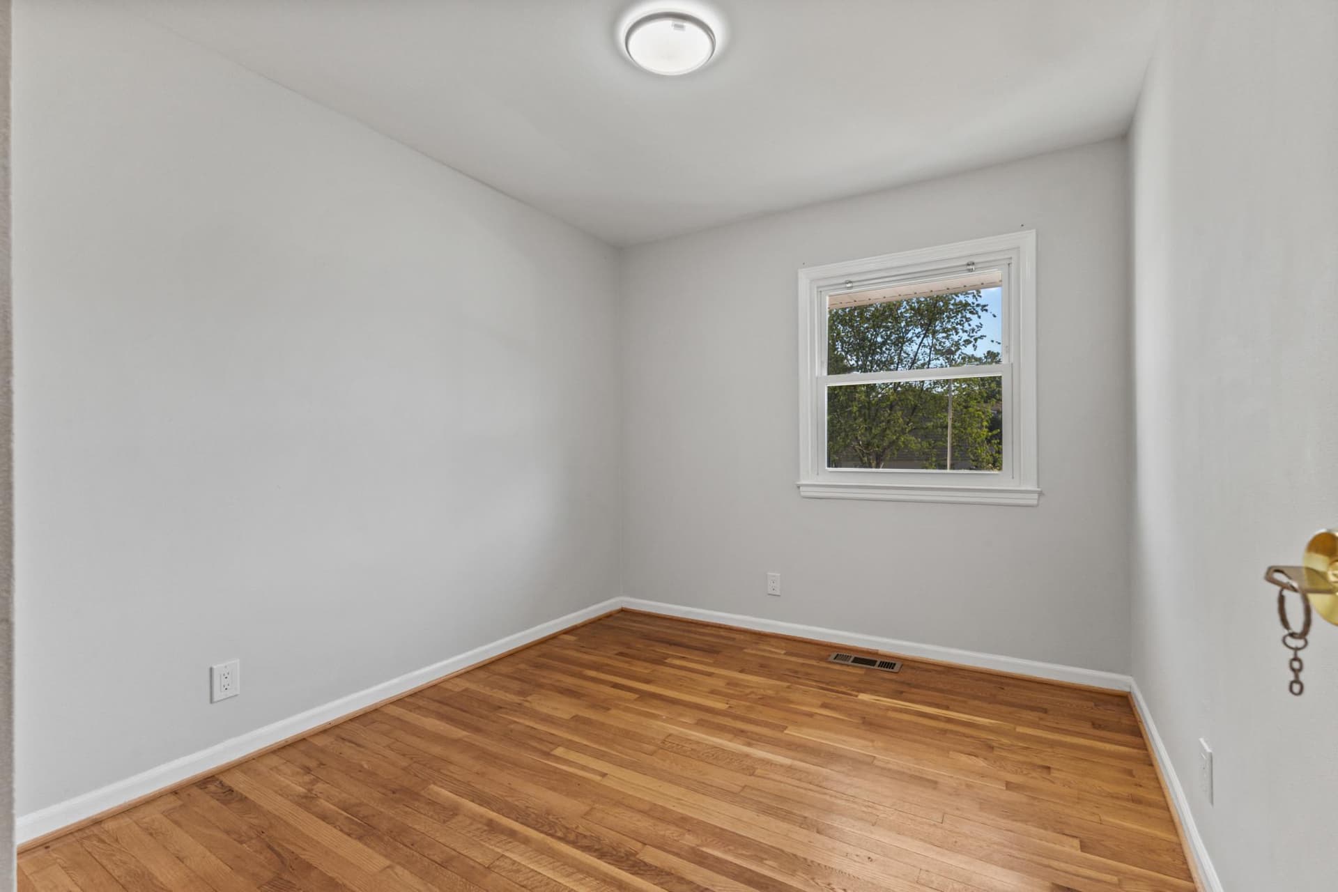 403 W Poplar Road photo 11