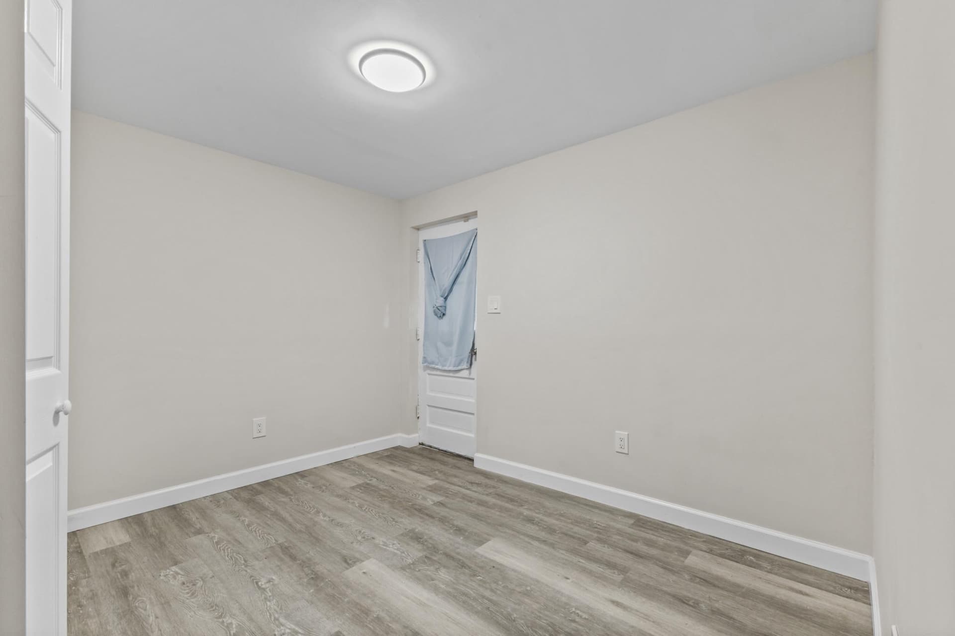 403 W Poplar Road photo 19