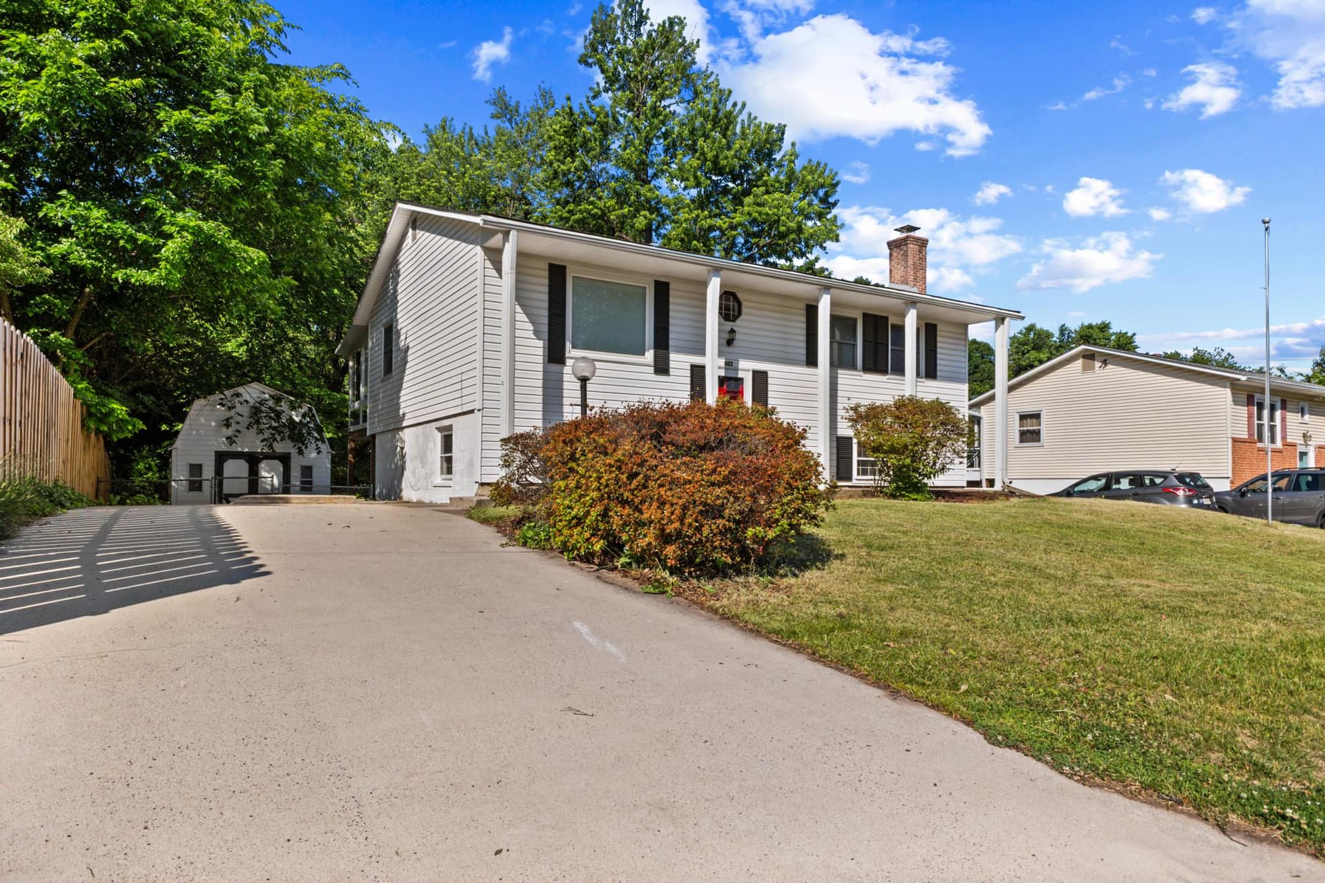 403 W Poplar Road photo 2