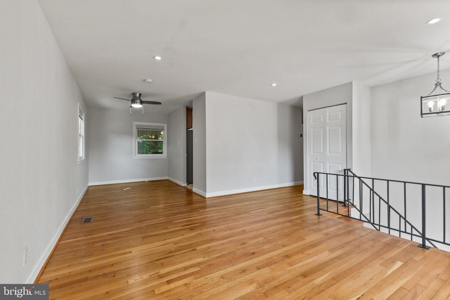 403 W Poplar Road photo 3