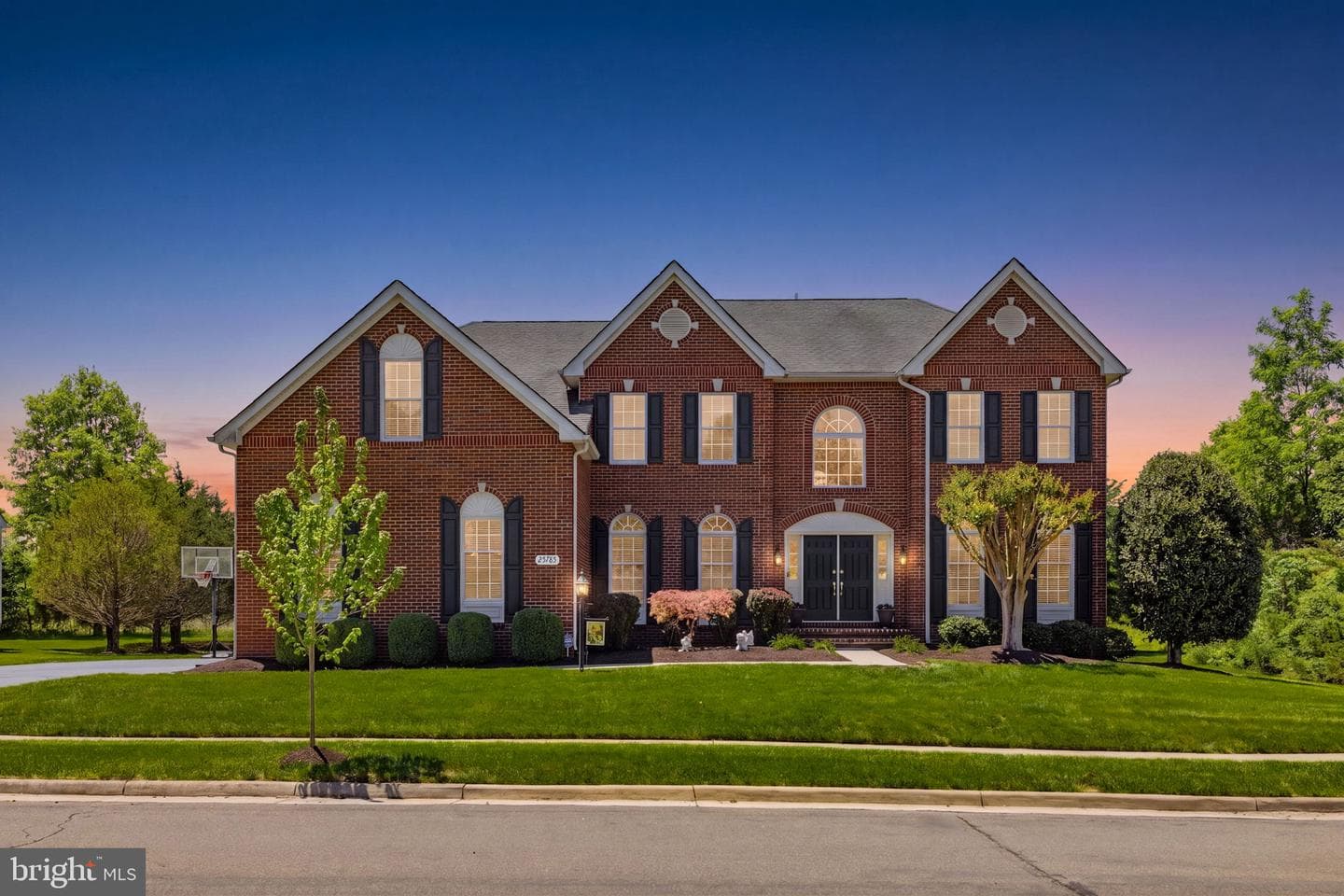25785 Flyaway, Chantilly