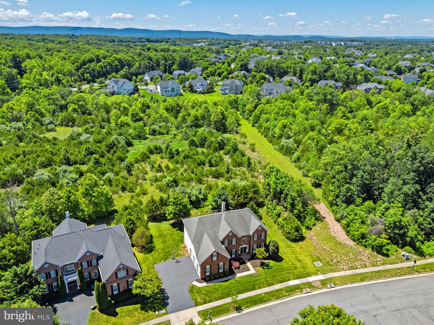 25785 Flyaway, Chantilly