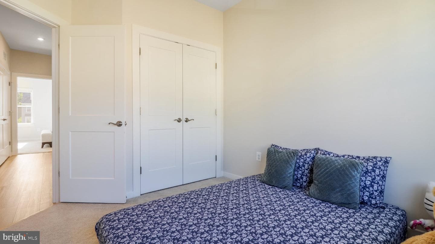 24190 Kilbride Terrace photo 40