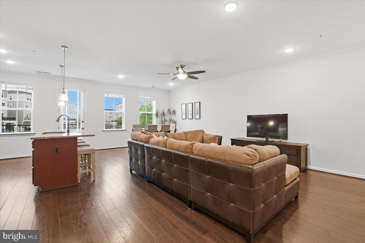 42045 Berkley Hill Terrace photo 9