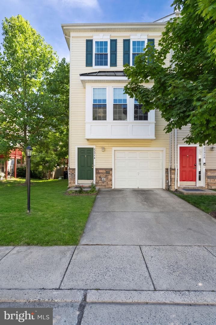 22946 Fontwell Square photo 3