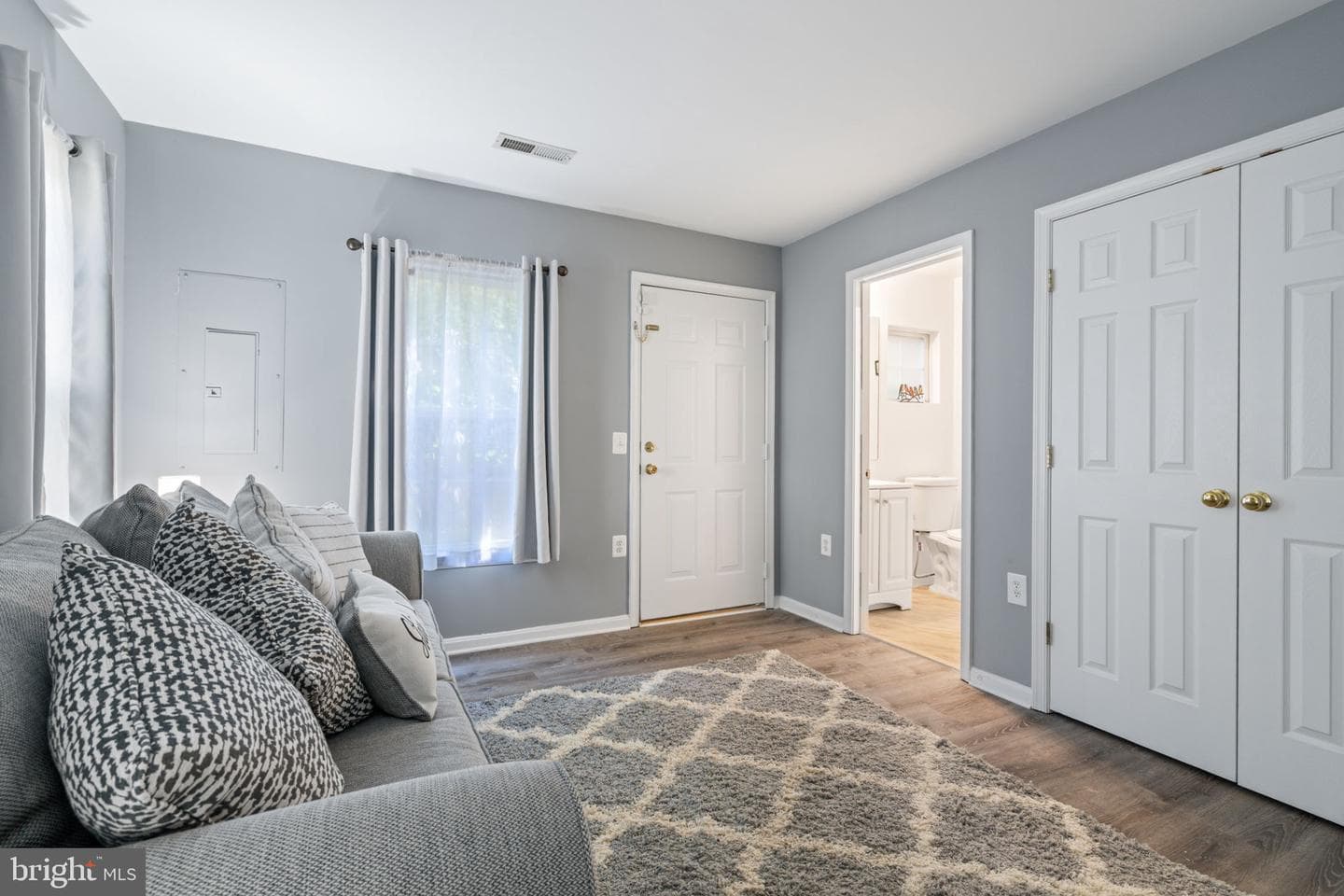22946 Fontwell Square photo 6