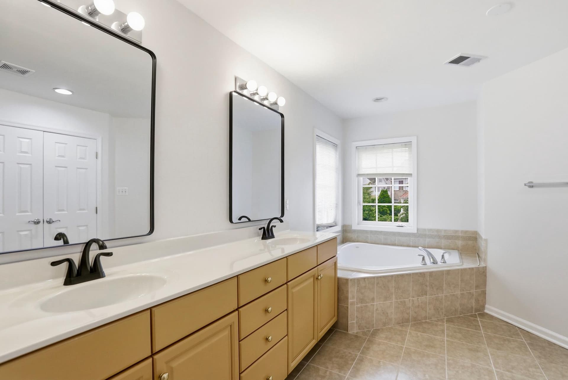 22938 Goldenrod photo 26
