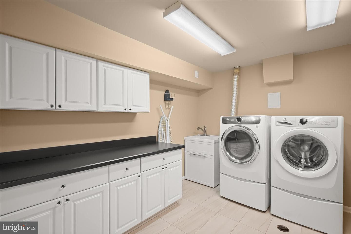 20295 Sommerset Court photo 53