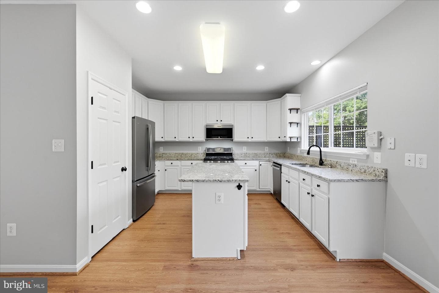 18521 Sierra Springs Square photo 4