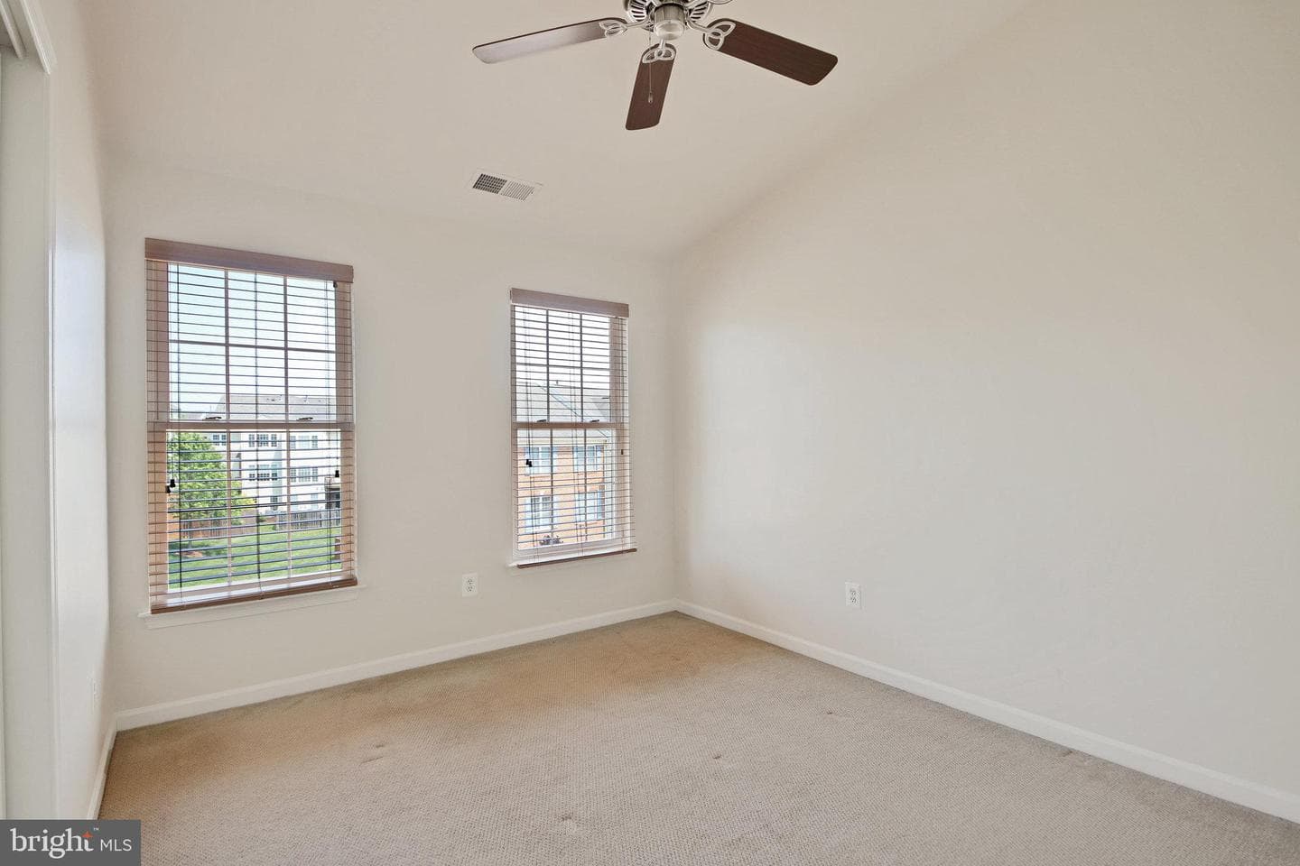 22529 Welborne Manor Square photo 19