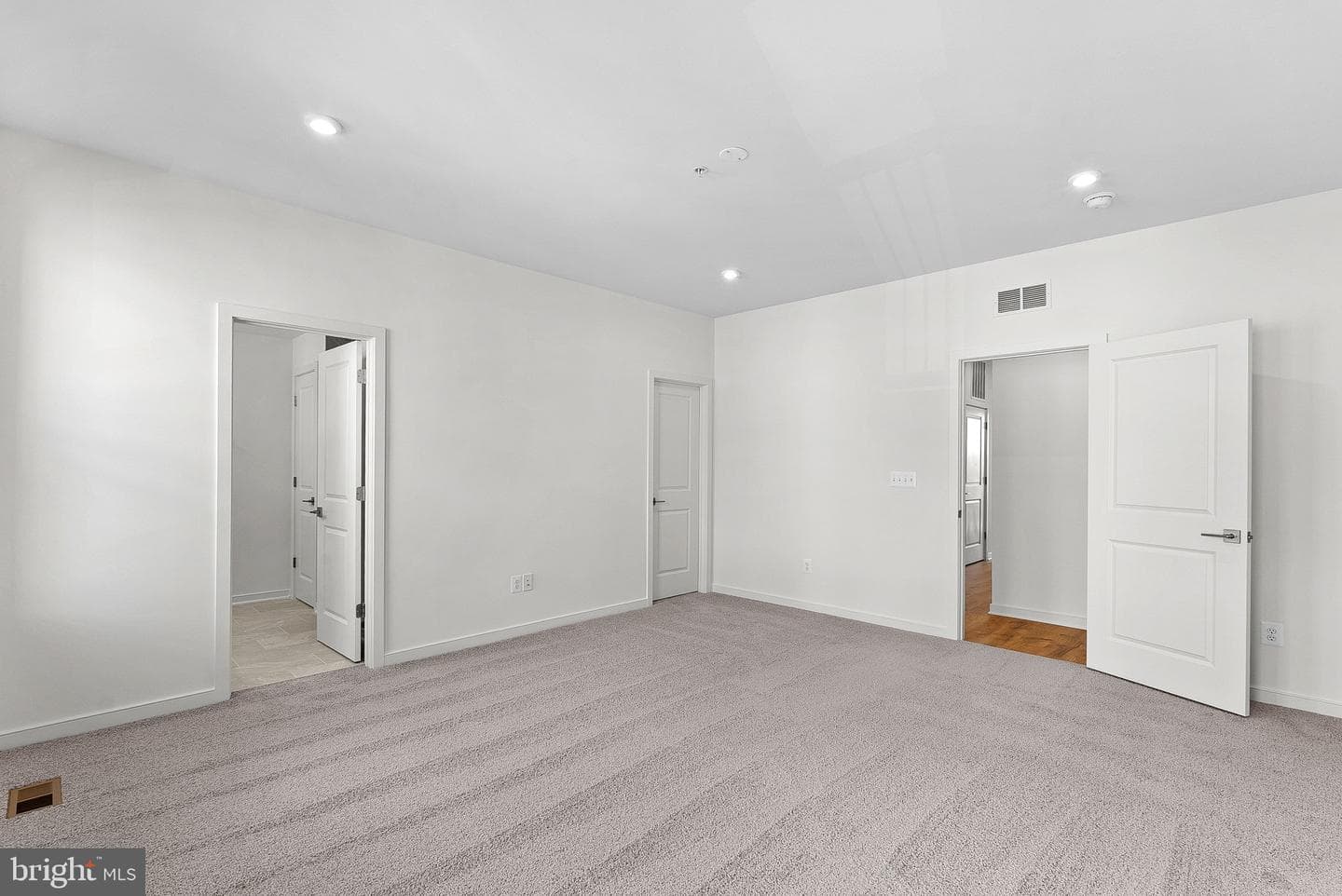 43841 Venetian Square photo 10
