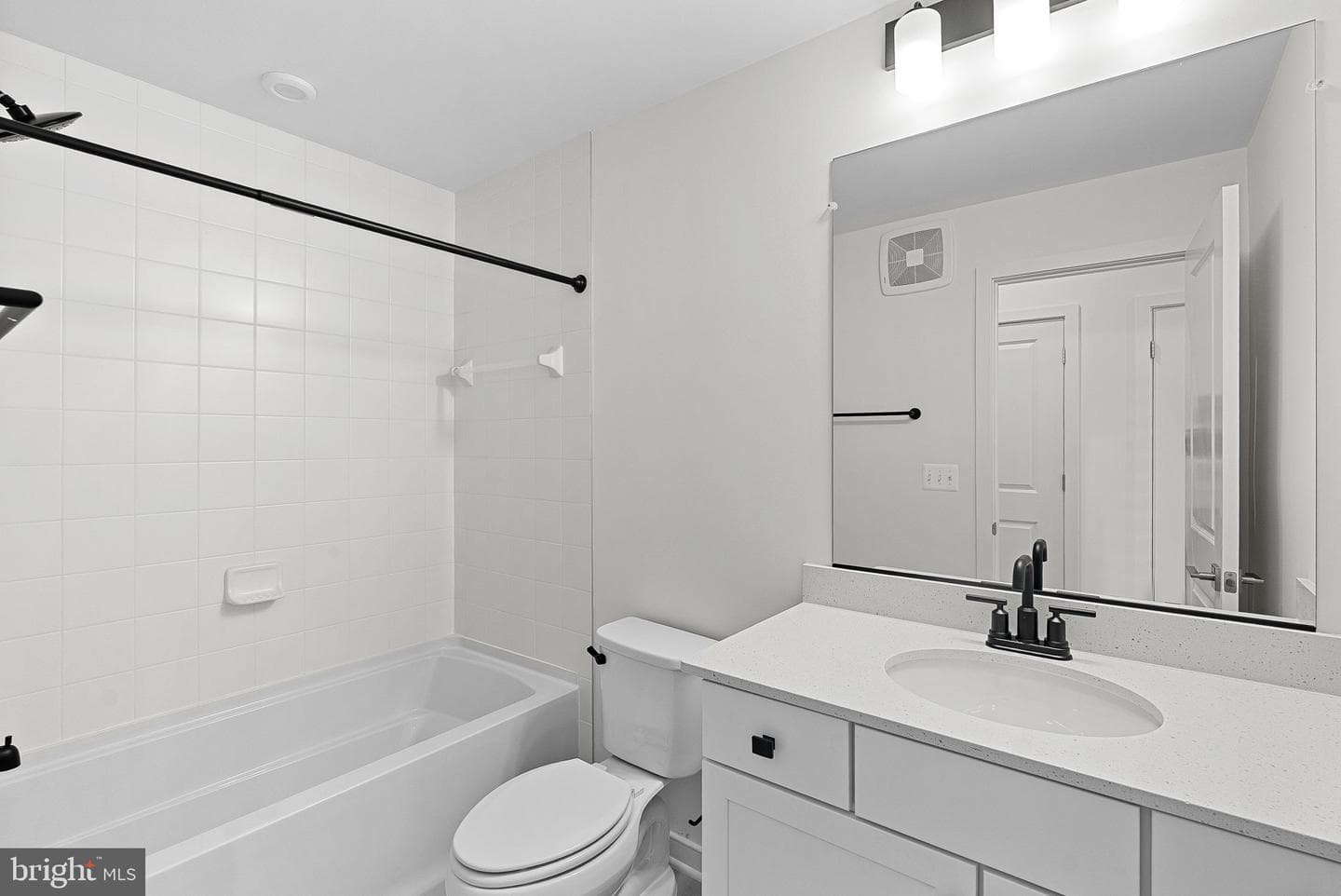 43841 Venetian Square photo 15